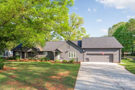 235 Commodore Loop