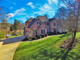 312 Vanderlakes Drive