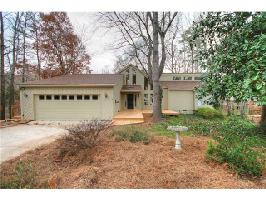 6 Pine Point Road 
