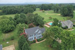 4041 Pinecrest Drive NE