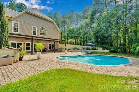 4552 Sawgrass Court