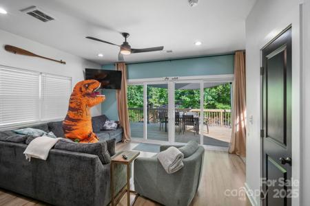 615 Shoreline Drive