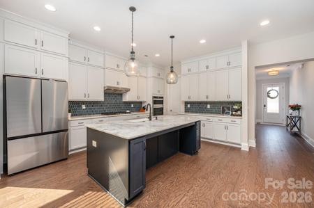 1390 Cedardale Lane