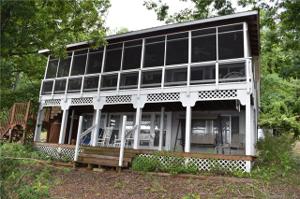 1086 Lakeshore Drive