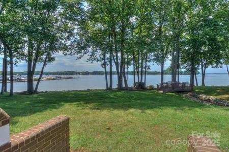 405 Northwest Drive