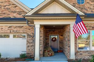 5283 Courtyard
