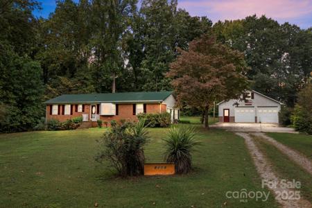 8110 Squirrel Hill Lane
