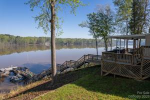 370 Lake Landing