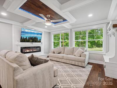195 Bluebird Lane