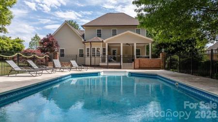 4525 18th Street Lane NE