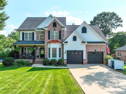 910 44th Avenue Court NE