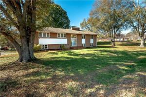 6185 Northlake Drive