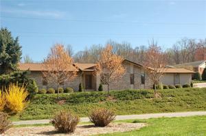 3049 S Lakeshore Drive