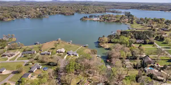2912 Waterside Drive