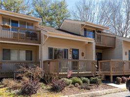 118 Westlake Drive
