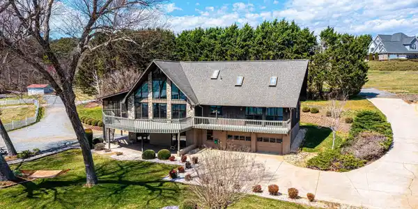 6133 Clearwater Road