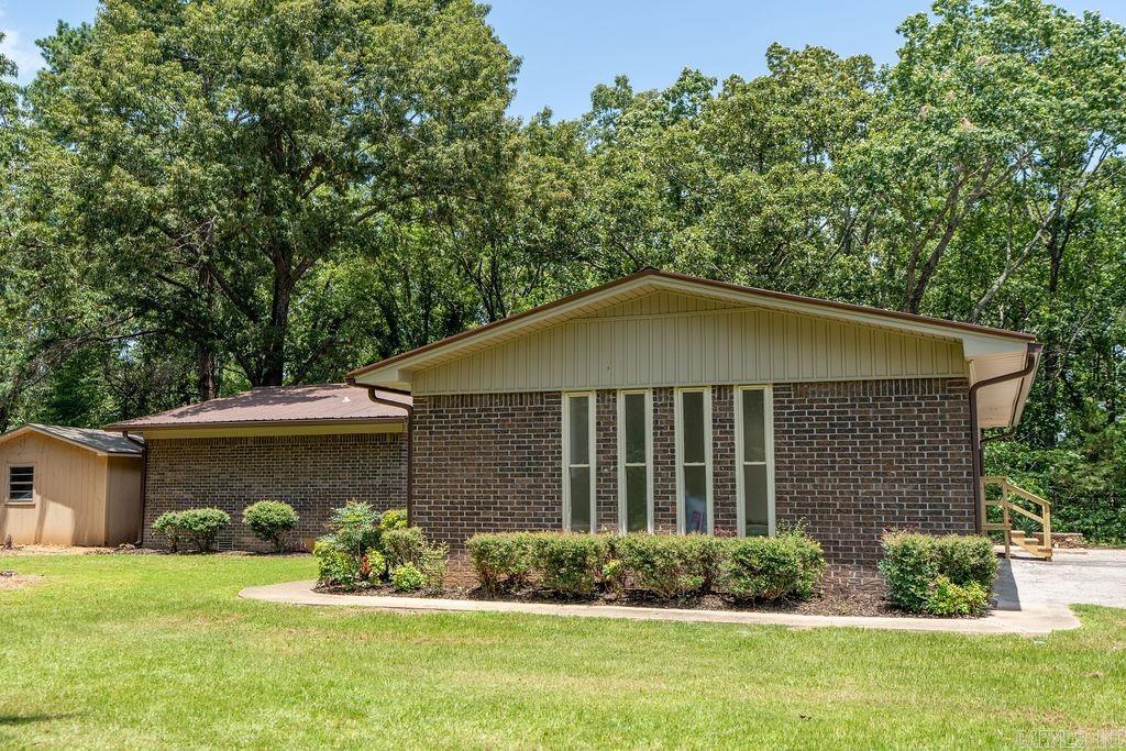 Image 0: Lakefront Home