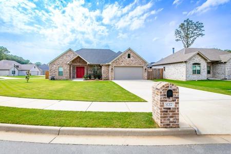 837 Oak Forest Circle
