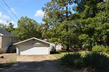 252 E Lakeshore Drive