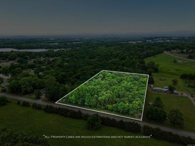 4.5 acres S Rogers