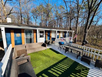 81 E Lakeshore Drive