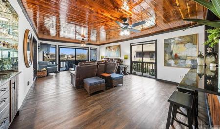 200 Hamilton Oaks