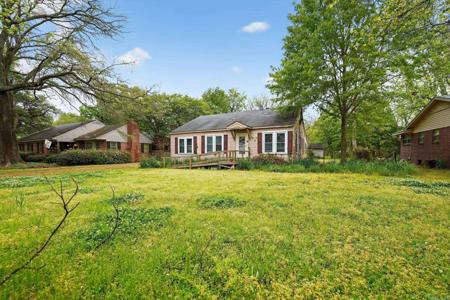 2437 Lakeshore Drive