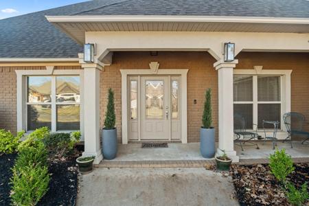 813 Cascade Dr