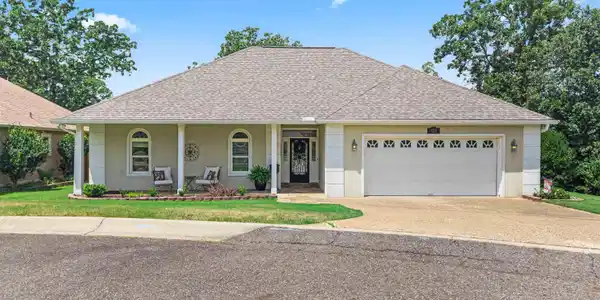 124 Garden View