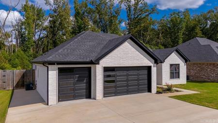 876 Oak Forest Circle