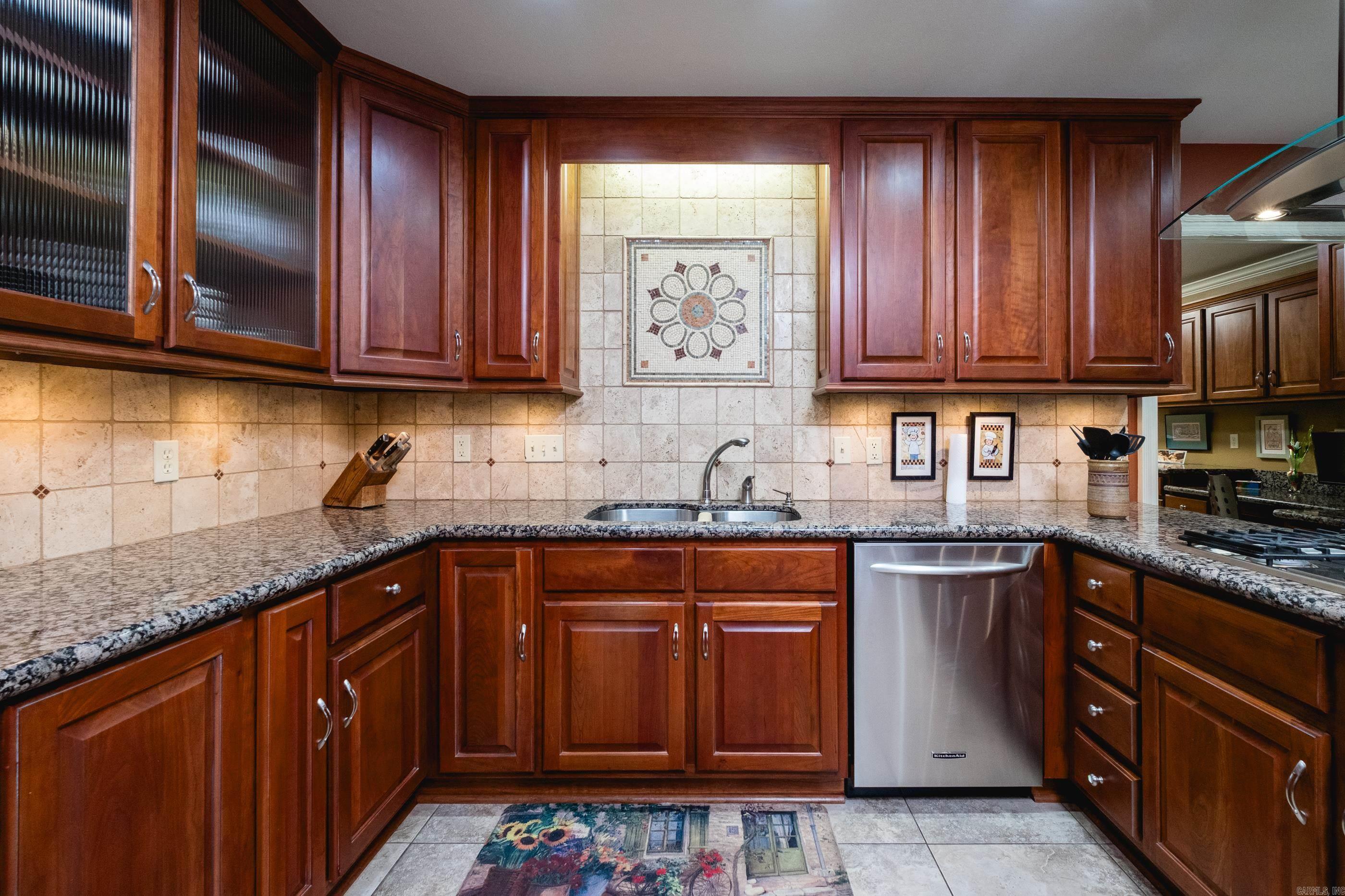 Image 3: Kitchen