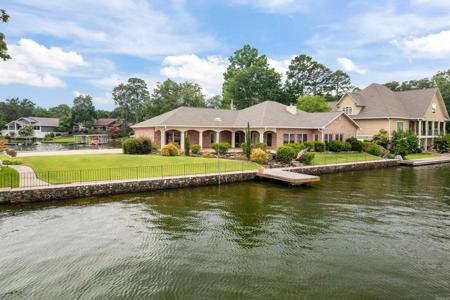 143 Earls Point