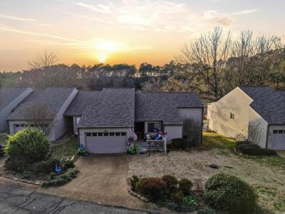 601 Woodlawn #20 Drive
