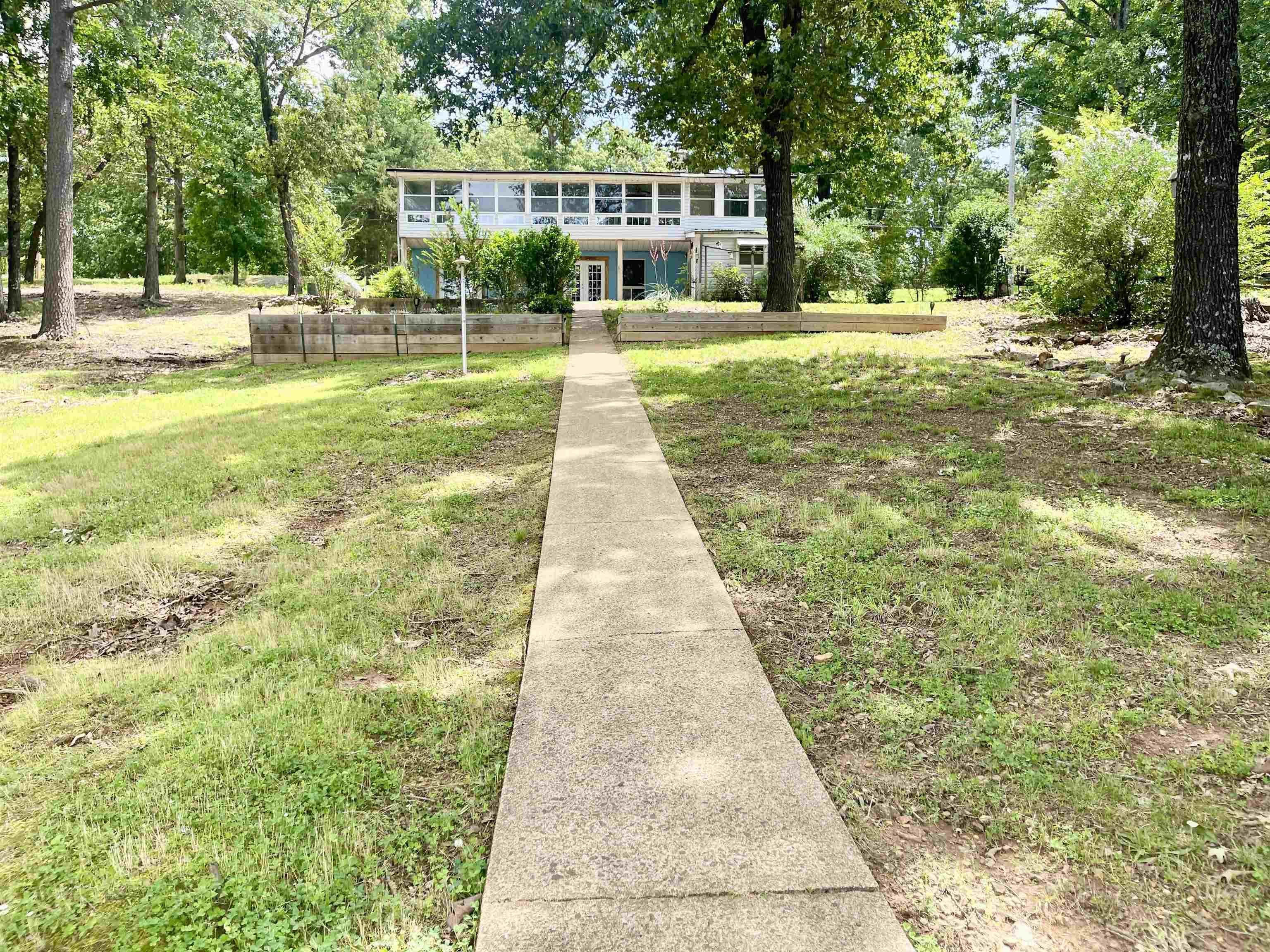 Image 2: 4 BED 2 BATH-2880 SQ FT