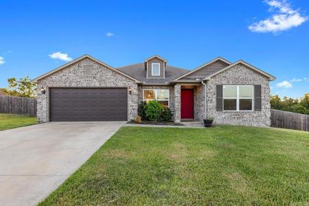 932 Pinehurst Loop
