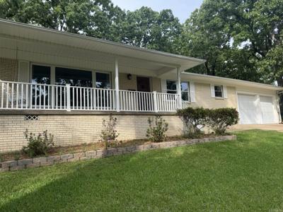 3731 Lakeshore Drive