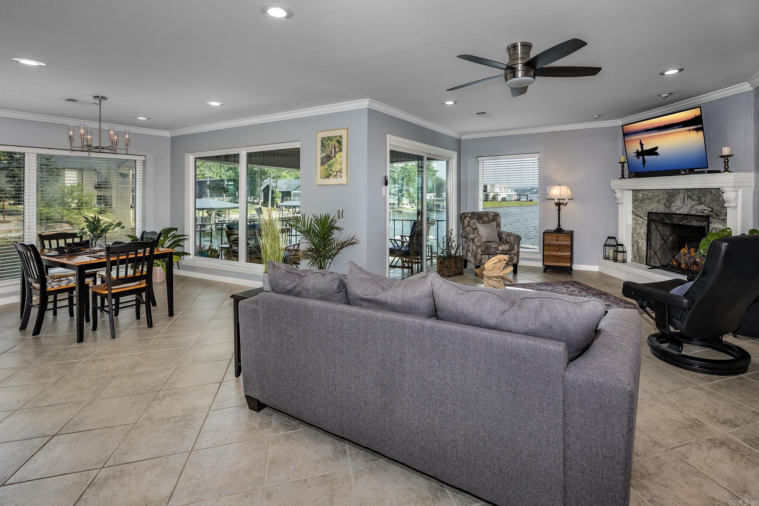 Image 2: Living Room