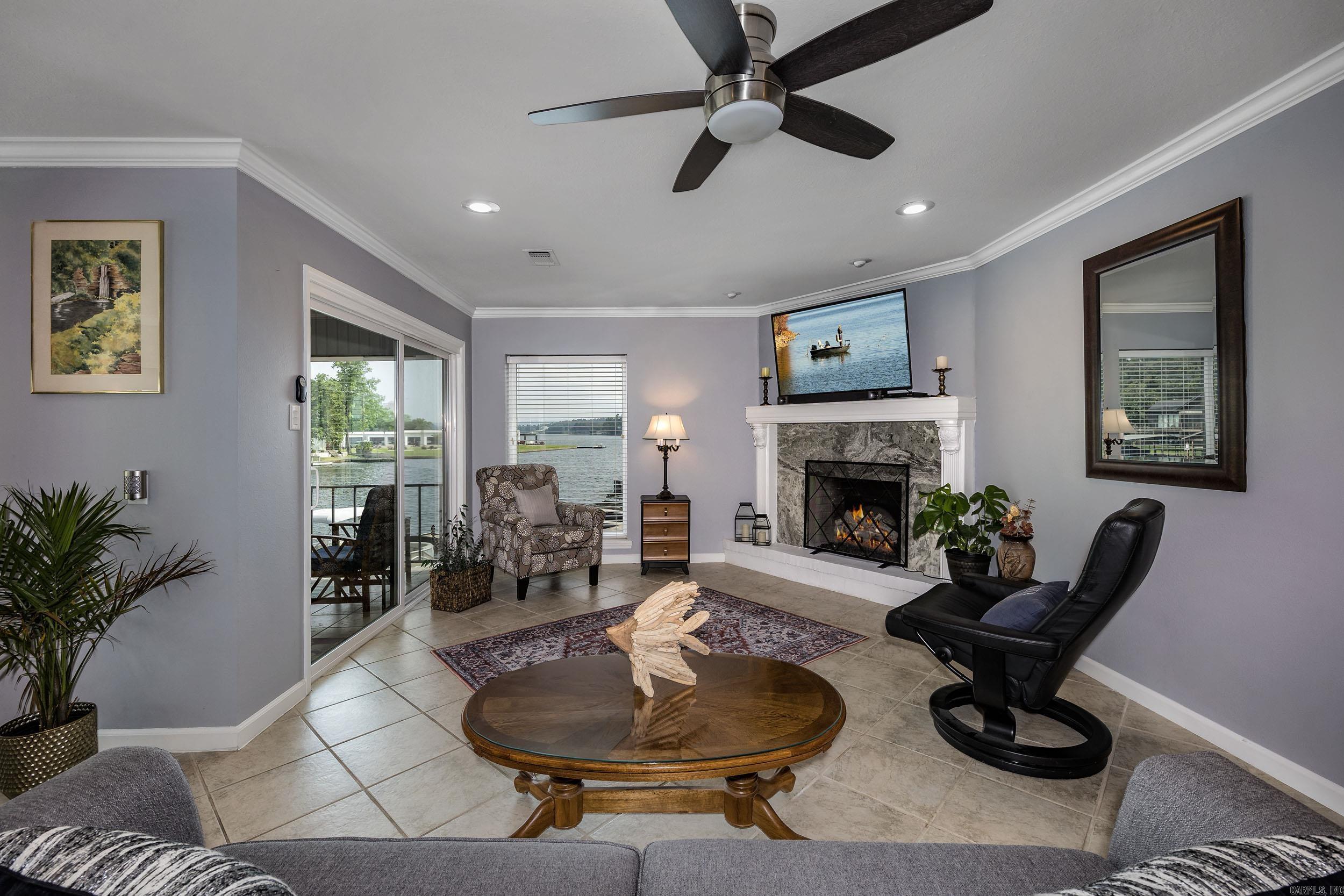 Image 3: Living Room