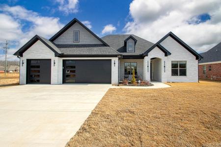 1009 Black Bass Cove