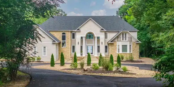 550 Long Island Drive