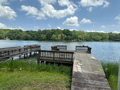 33 W Lakeshore Drive