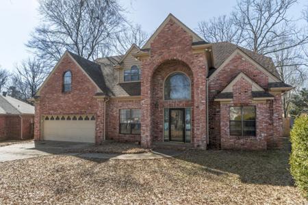 8 Edgewater Cove