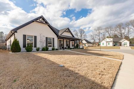 7449 Northwood Drive