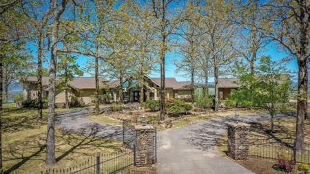 450 Cliffview Drive