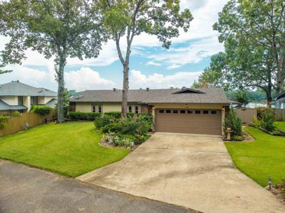 110 Stately Pt Point