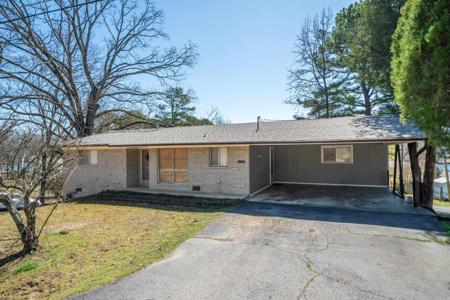 1115 Lakeshore Dr