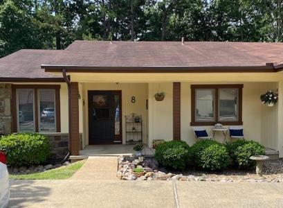 8 Lindsay Lane