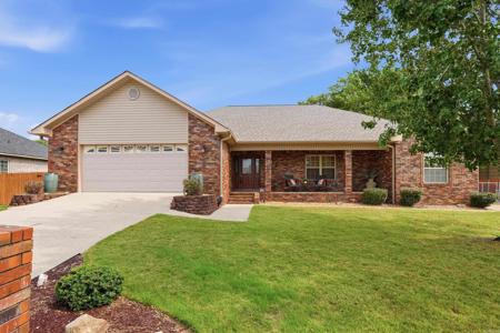 105 Wolfhowl Lane
