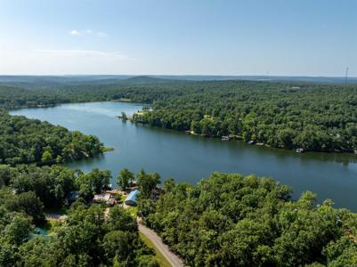 71 Lakeside Dr