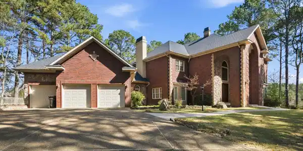 12 Loyola Ln